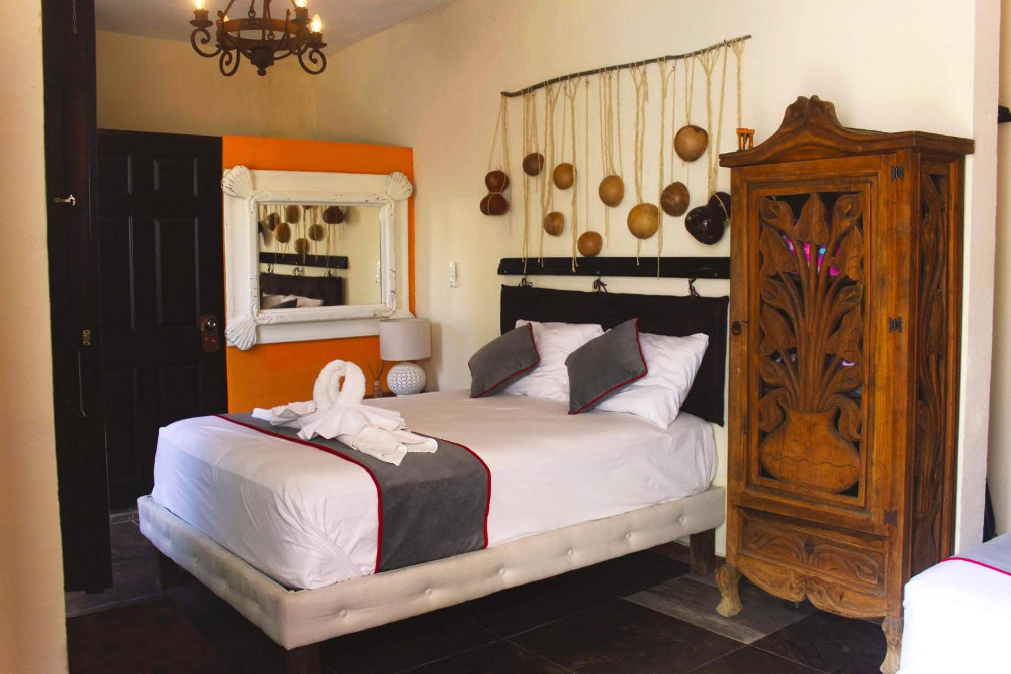 Casa Aluxes Hotel